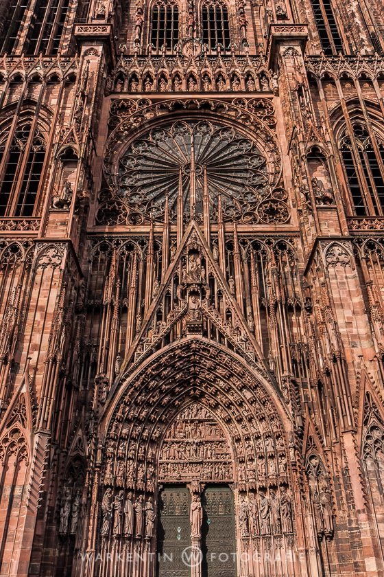 Das riesige Münster in Strasbourg